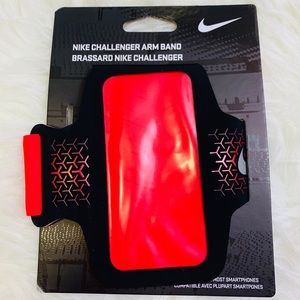 Nike Challenger Arm Band